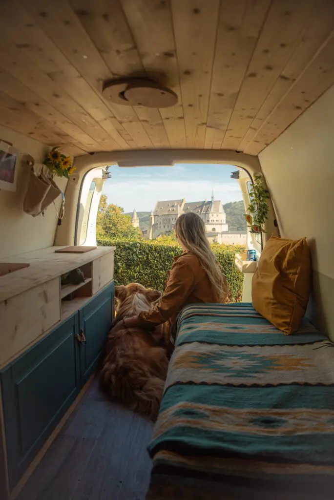 photo by Alex Andrews,vanlife-the nomadic lifestyle
