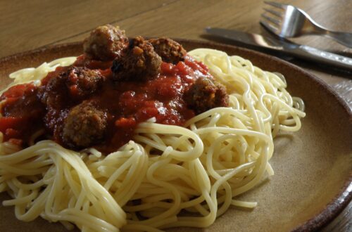 a flavor paradise with this classic duo—spaghetti and meatballs!